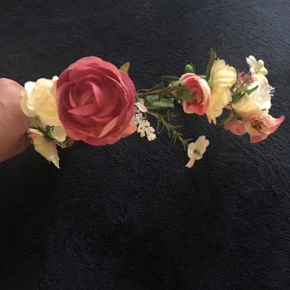 Flower crown - Picture 2 of 5